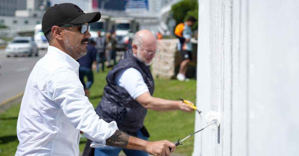 Dan mantenimiento a la V&iacute;a Atlixc&aacute;yotl