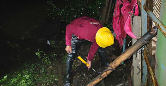 Atienden inundaciones en viviendas en la Romero Vargas
