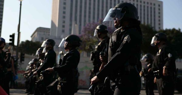 Suma Trump a 2 mil soldados de la Guardia Nacional por protestas de Los Ángeles