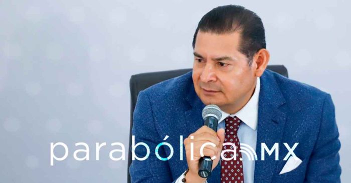 Buscan Gobierno de Puebla e IMSS-Bienestar duplicar matr&iacute;cula de estudiantes de medicina