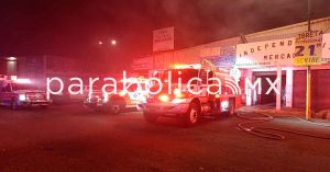 Sofocan durante la madrugada incendio en el Mercado Independencia