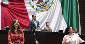 Guardan diputados un minuto de silencio por los dos feminicidios en Nayarit