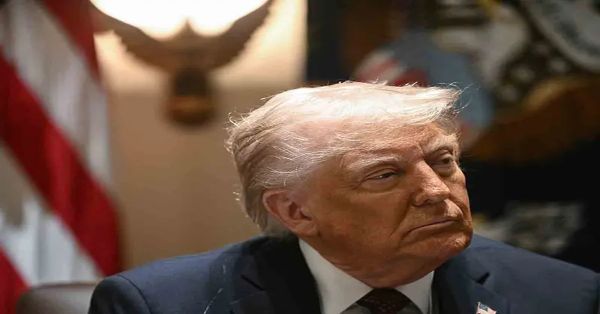 Impondrá Trump aranceles del 25% a países que compren petróleo o gas a Venezuela