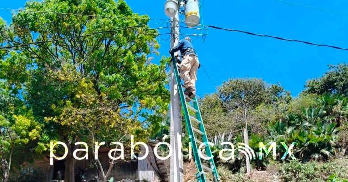 Habilita ayuntamiento de Zacatlán iluminación en la carretera de San Miguel Tenango a Zoquitla