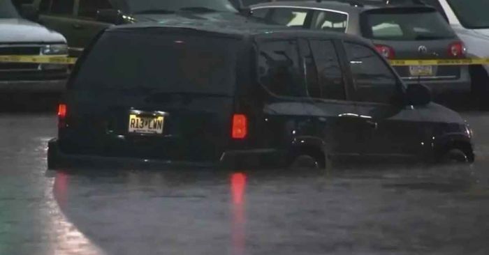 Dejan fuertes tormentas en EE.UU. casas sin luz e inundaciones