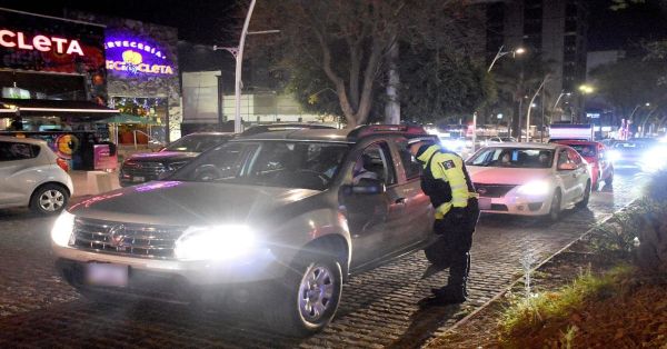 Detienen a 19 personas porque no pasaron el alcoholímetro en Puebla capital