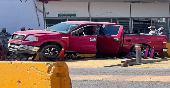 Intenta evadir una revisión en la frontera y queda prensado