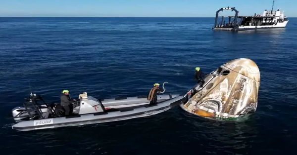 Amerizan astronautas en el Golfo de México tras nueve meses en la EEI