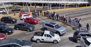 Evita la V&iacute;a Atlixc&aacute;yotl, est&aacute; cerrada por manifestaci&oacute;n de estudiantes, vecinos y ciclistas