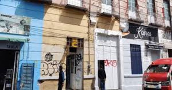 Asaltan a hombre saliendo de una casa de citas en el centro de Puebla