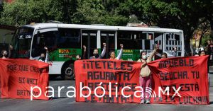 Dejan normalistas de Teteles daños a unidades de RUTA
