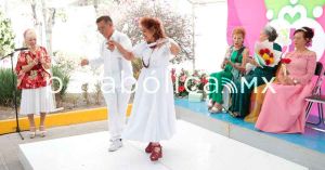 Corona DIF a la “Reina de la Primavera 2025 de las y los adultos mayores”