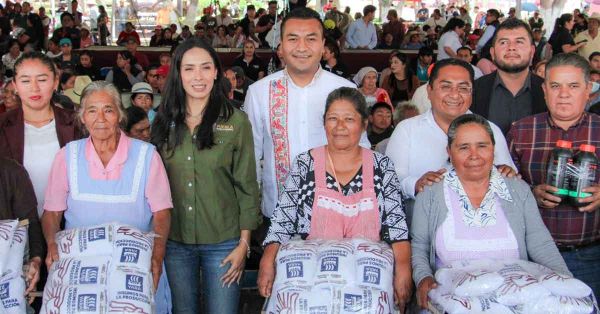 Entregan apoyos para el campo poblano en Huejotzingo