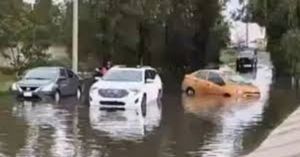 Rescatan autos varados en el Perif&eacute;rico Ecol&oacute;gico