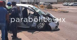 Se estrella conductor con tráiler en el Camino a Almecatla