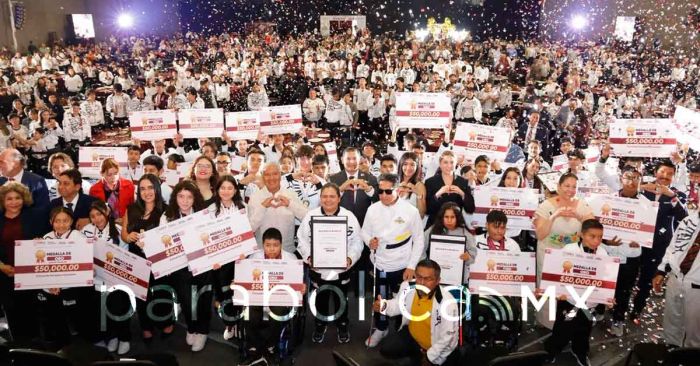 Entrega Armenta m&aacute;s de 20 mdp en premios a deportistas ganadores