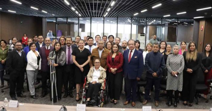 Encabeza Laura Artemisa firma de convenio con COBAEP e IEU
