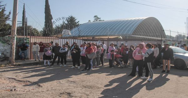Acusan a maestro de la primaria Revolución Mexicana de acoso