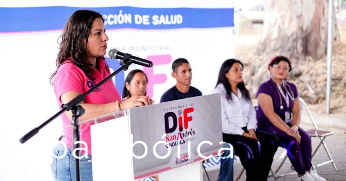 Lleva Lupita Cuautle jornada de salud a San Antonio Cacalotepec