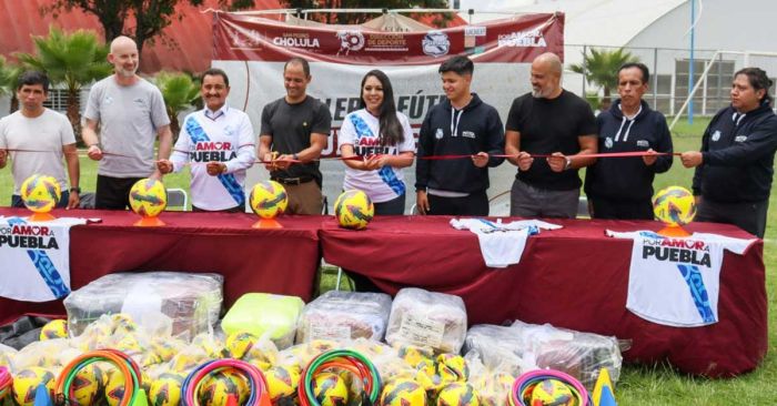 Inaugura Tonantzin Fernández talleres de fútbol del Club Puebla