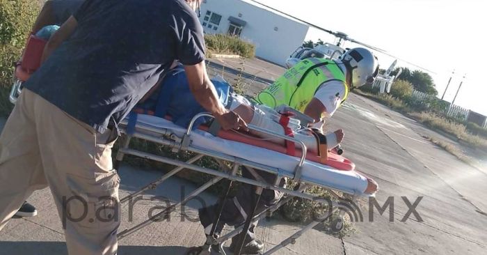 Trasladan vía aérea a mujer embarazada desde Tehuacán a Puebla