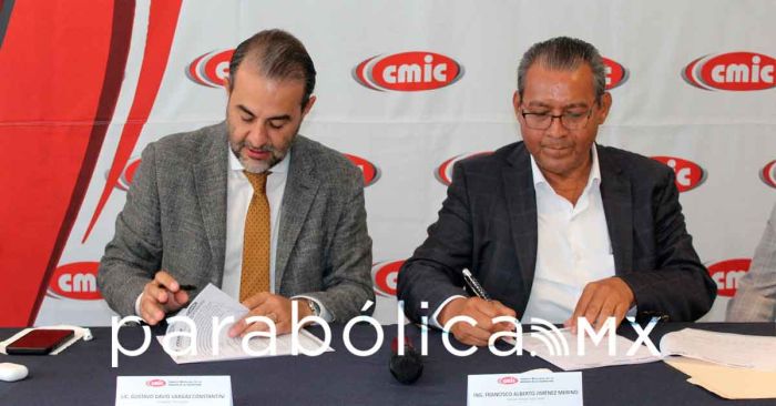 Se suman CEASPUE y CMIC para fortalecer obra hídrica en Puebla