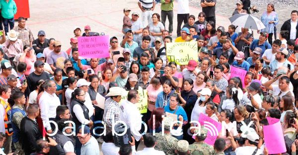Se reúne Armenta con damnificados de la región de Tlacuilotepec