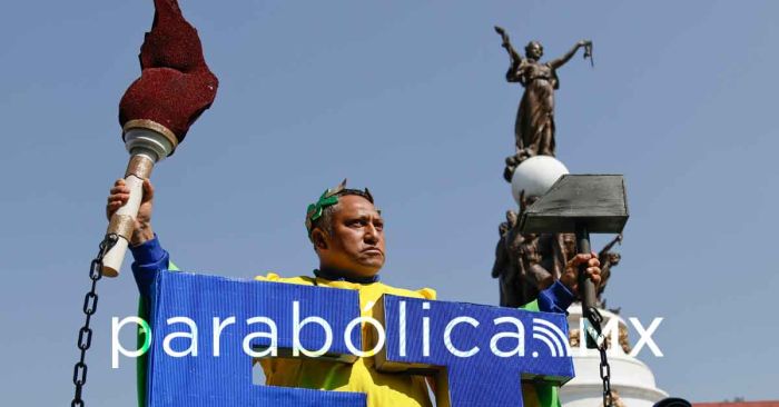 Realizan marchas en Puebla por el Día del Trabajo
