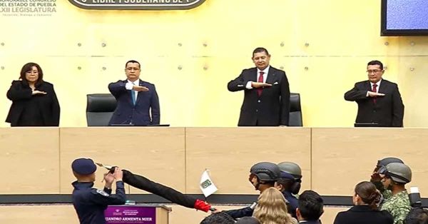 Arropan senadores poblanos y Monreal a Armenta en Primer Informe