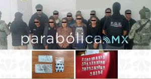 Detienen a 12 personas durante cateo por delitos contra la salud en Texmelucan