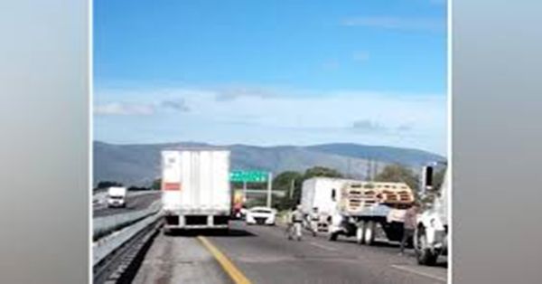 Cierran paso en la Puebla-Orizaba por accidente vial