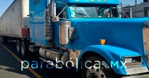Recuperan un tractocamión robado y detiene a conductor en San Pedro Cholula 