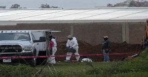 Sube a 235 el n&uacute;mero de bolsas con restos humanos en la fosa de Las Agujas, Zapopan