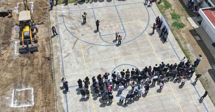 Arranca Omar Mu&ntilde;oz construcci&oacute;n de arco techo en bachillerato