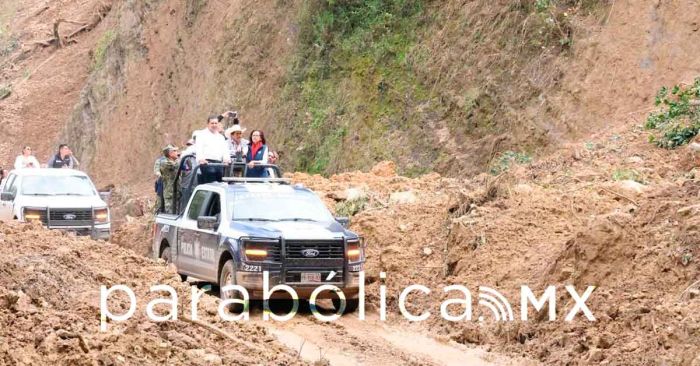 Recorren Armenta y Leticia Ram&iacute;rez caminos reabiertos en Tlacuilotepec