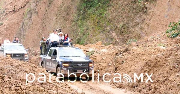Recorren Armenta y Leticia Ramírez caminos reabiertos en Tlacuilotepec
