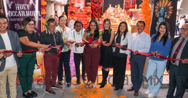Inaugura Tonantzin Fernández Ofrenda Monumental del Municipio