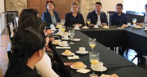 Se reúnen Omar Muñoz y Tere Alfaro con directoras de los 12 CAIC