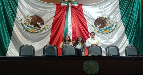 Recibe premio la BUAP por el proyecto &ldquo;Descubriendo Peque&ntilde;os Cient&iacute;ficos&rdquo;