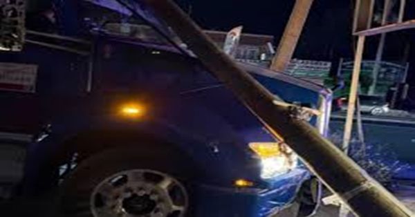 Choca tráiler robado y lo detienen en Tecamachalco