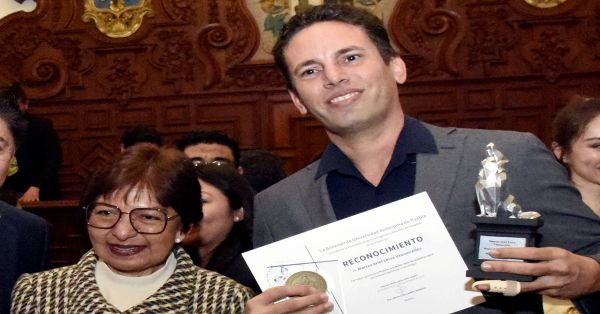 Reconocen a estudiante de la BUAP para el desarrollo de robots con expresiones faciales humanas