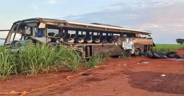 Fatal accidente en carretera de Brasil, 12 estudiantes muertos y 19 heridos