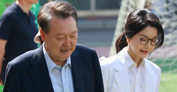 Detienen al expresidente surcoreano Yoon por intento de ley marcial