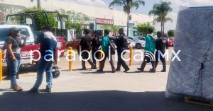 Sorprenden a estudiantes del COBAEP robando en Bodega Aurrerá de Atlixco
