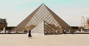 Detienen a cuatro personas más implicadas en robo del Museo de Louvre