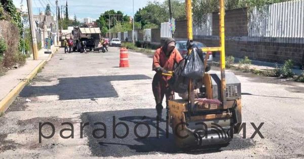 Avanza campa&ntilde;a de bacheo en la capital