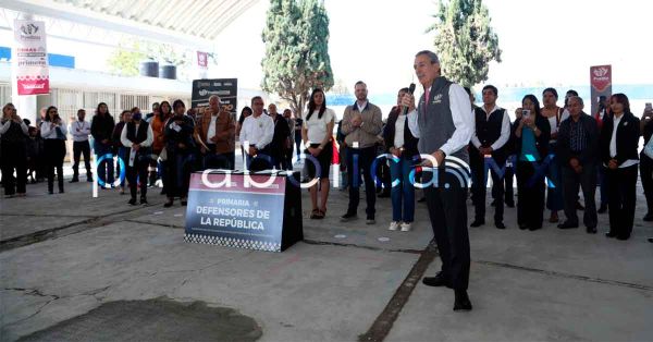 Entrega Pepe Chedraui diversas obras educativas en la capital