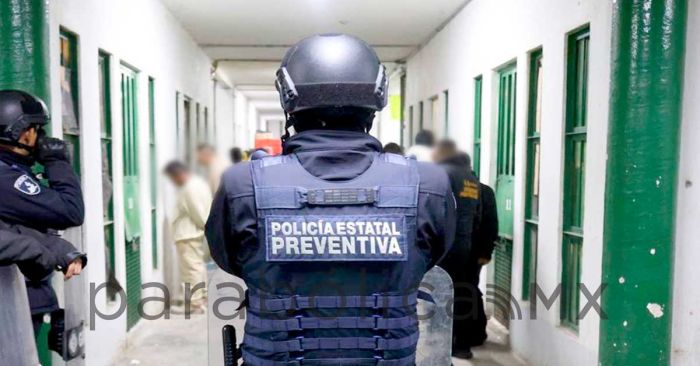 Realizan operativos simultáneos en penales de Puebla