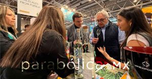 Promueve Gobierno estatal el mezcal poblano en “Wine Paris 2025”