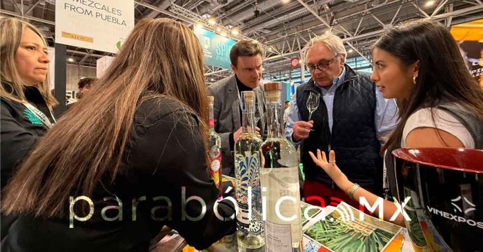 Promueve Gobierno estatal el mezcal poblano en “Wine Paris 2025”
